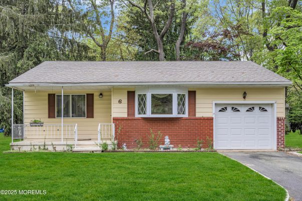 Attached, Exterior, Facade, Ranch