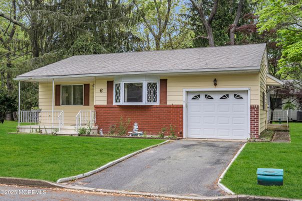Attached, Exterior, Facade, Ranch