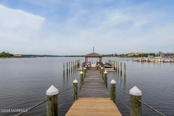 Exterior, Lake