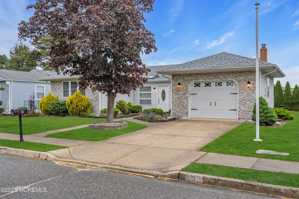 Attached, Exterior, Facade, Ranch