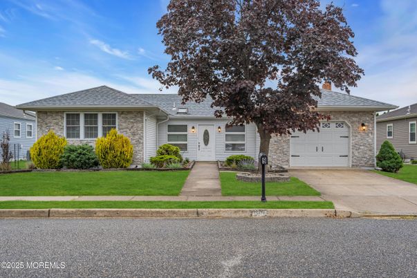 Attached, Exterior, Facade, Ranch