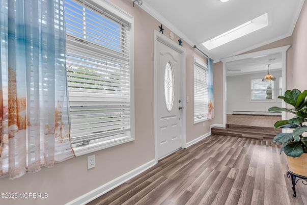 Interior, Pendant Lights, Wood Texture Flooring