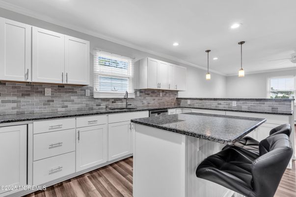 Interior, Pendant Lights, Recessed Lighting, Wood Texture Flooring