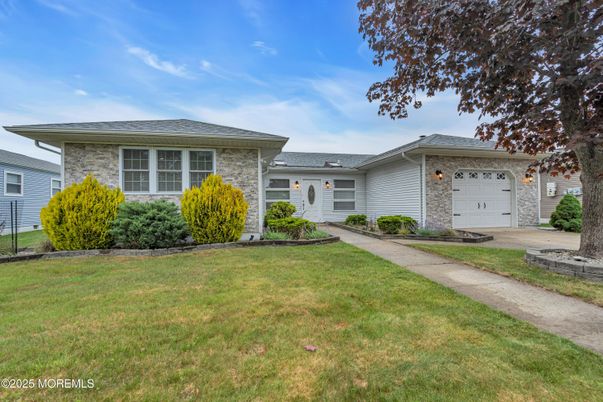 Attached, Exterior, Facade, Ranch