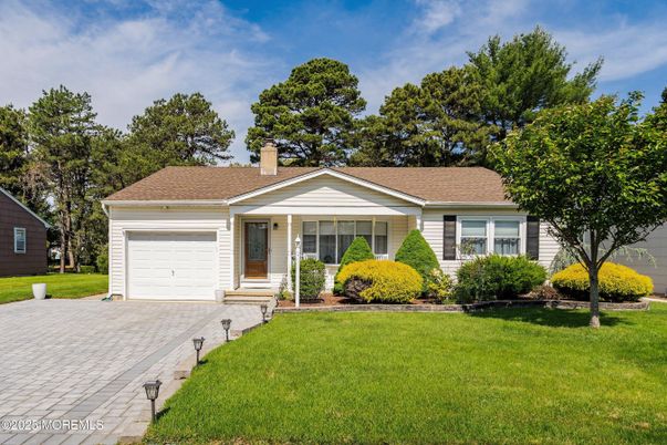 Attached, Exterior, Facade, Ranch