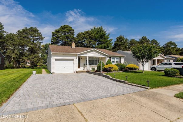 Attached, Exterior, Facade, Ranch