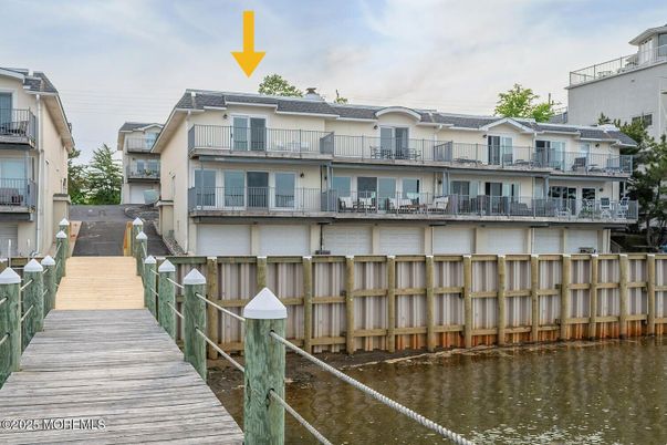 Exterior, Lake