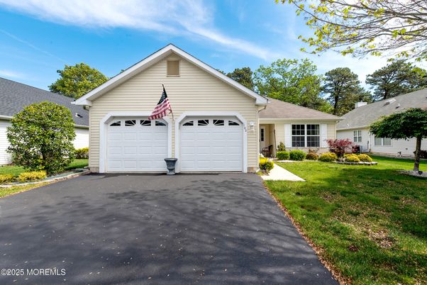 Attached, Exterior, Facade, Ranch
