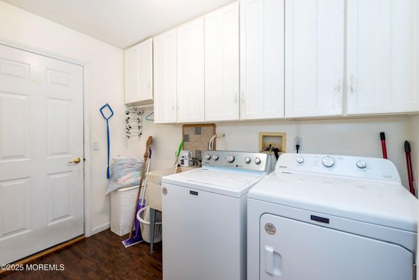 Interior, Washer, Wood Texture Flooring