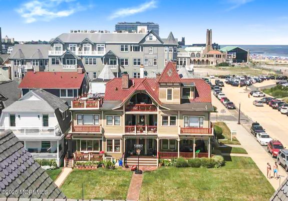 Exterior, Facade, Queen Anne Victorian