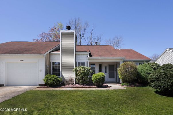 Attached, Exterior, Facade, Ranch