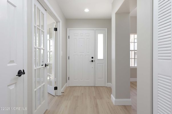 Interior, Recessed Lighting, Wood Texture Flooring