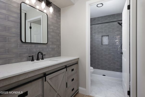 Bathroom, Interior, Marble, Recessed Lighting