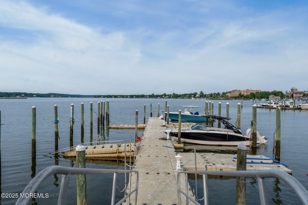 Exterior, Lake