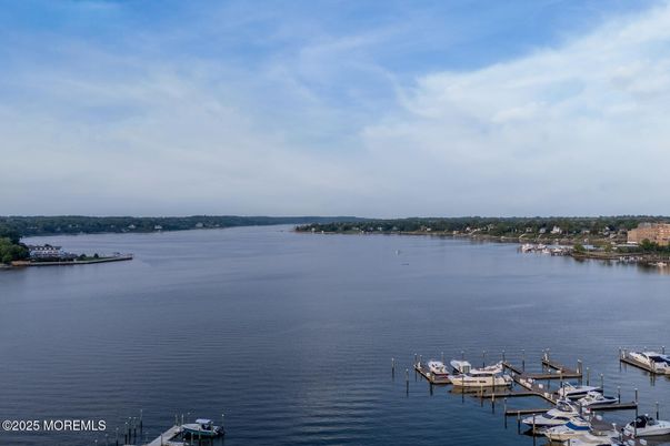 Exterior, Lake