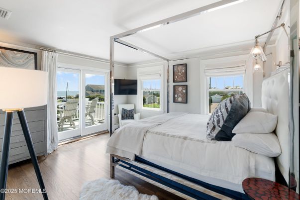 Bedroom, Interior, Pendant Lights, Wood Texture Flooring