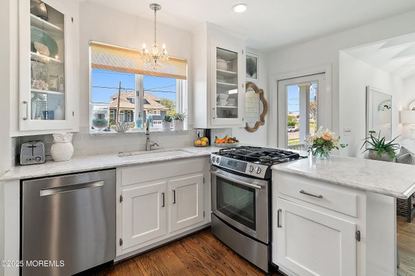 Chandelier, Interior, Kitchen, Recessed Lighting, Stainless Steel Appliances, Wood Texture Flooring