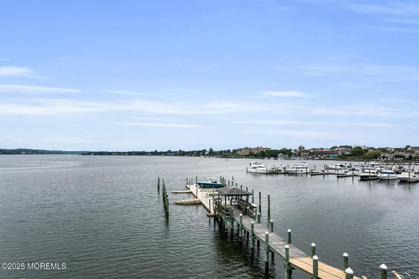 Exterior, Lake
