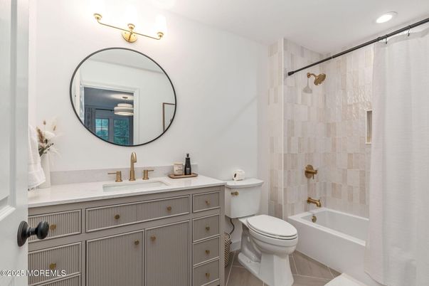 Bathroom, Interior, Recessed Lighting