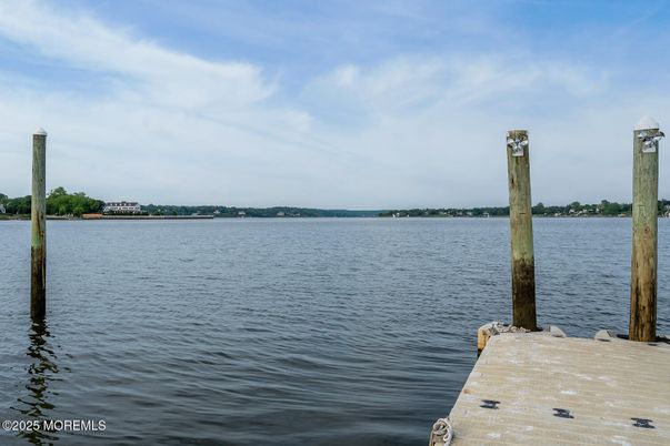 Exterior, Lake