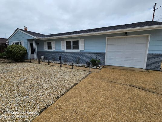 Attached, Exterior, Facade, Ranch
