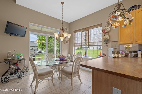 Chandelier, Dining room, Interior, Pendant Lights