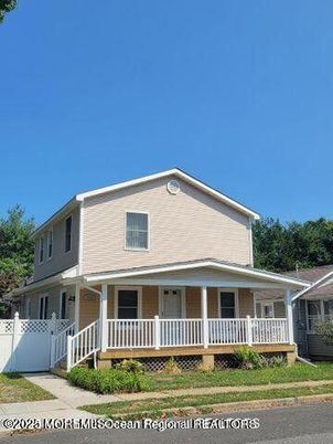 Exterior, Facade, American Craftsman