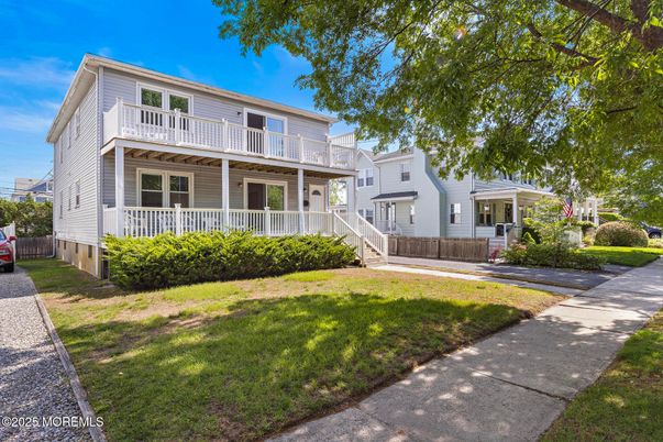 Backyard, Exterior, Facade, American Foursquare