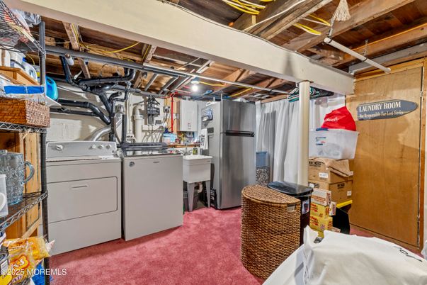 Interior, Washer, Wooden Beams