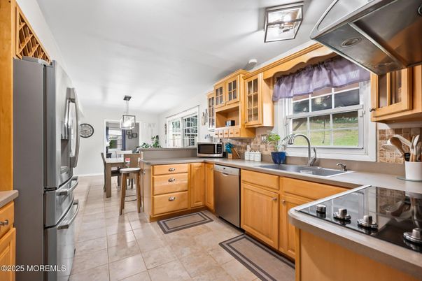 Dining room, Interior, Kitchen, Pendant Lights, Stainless Steel Appliances