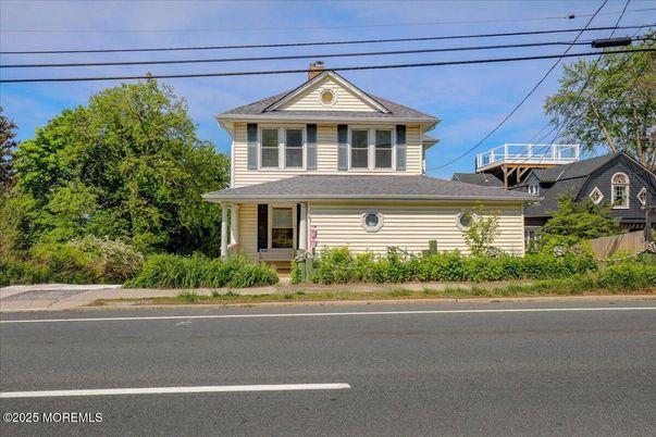 Exterior, Facade, Queen Anne Victorian
