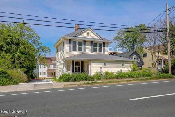 Exterior, Facade, Queen Anne Victorian