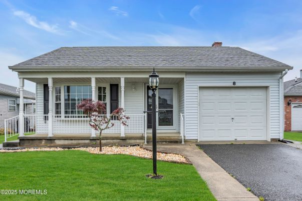 Attached, Exterior, Facade, Ranch