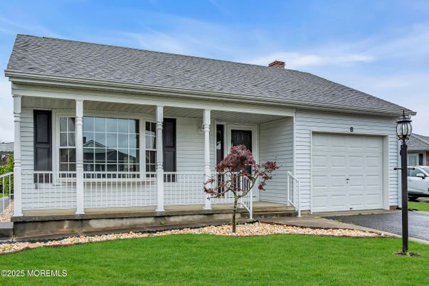 Attached, Exterior, Facade, Cape Cod