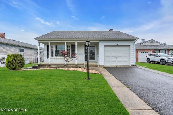 Attached, Exterior, Facade, Ranch