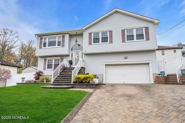 Attached, Exterior, Facade, Raised Ranch