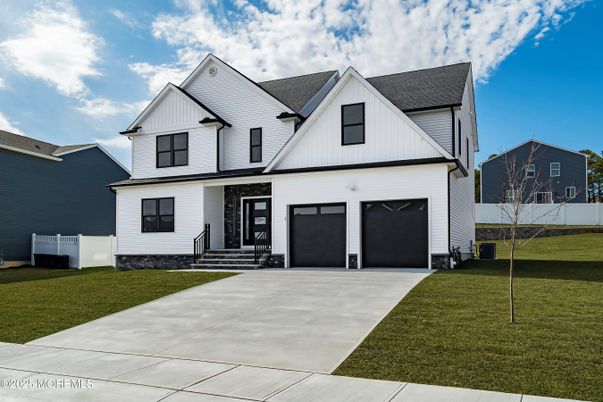 Attached, Exterior, Facade, Farmhouse