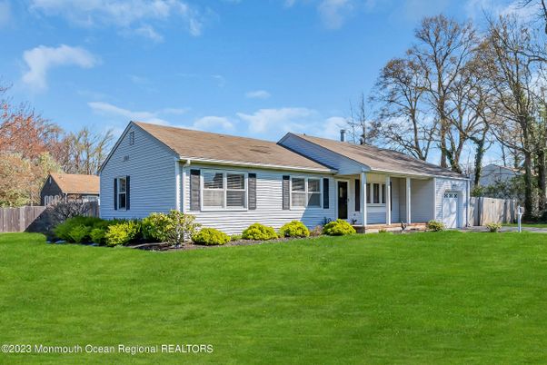 Backyard, Exterior, Facade, Cape Cod