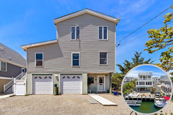 Attached, Exterior, Facade, Raised Ranch