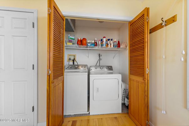 Interior, Utility Closets, Washer, Wood Texture Flooring