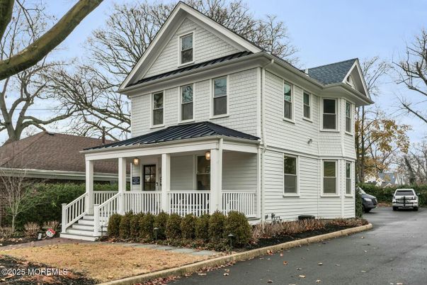 Exterior, Facade, Queen Anne Victorian
