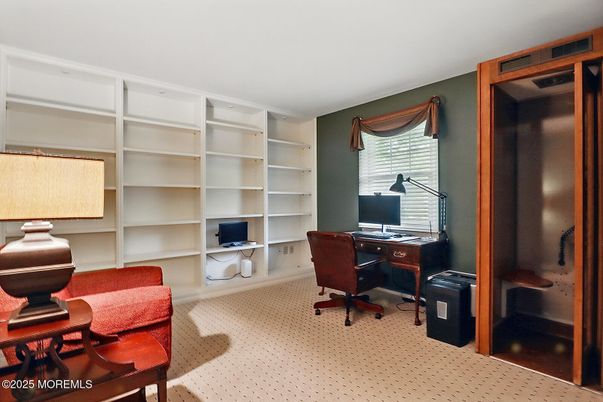 Home Office, Interior