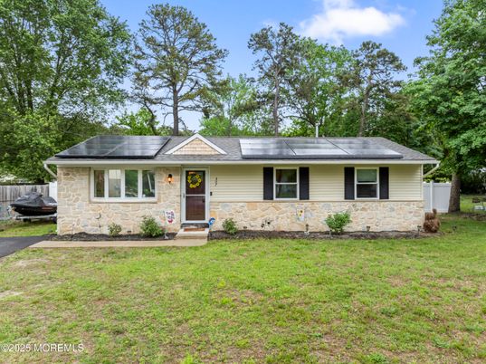 Backyard, Exterior, Facade, Solar Panels, Ranch