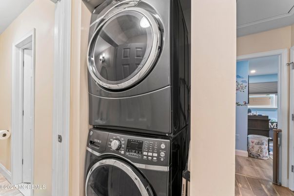 Interior, Utility Closets, Washer, Wood Texture Flooring