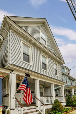 Exterior, Facade, Queen Anne Victorian