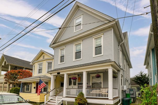 Exterior, Facade, Queen Anne Victorian
