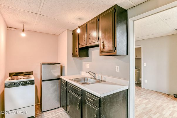 Interior, Kitchen, Pendant Lights, Wood Texture Flooring