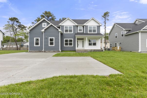 Exterior, Facade, Farmhouse