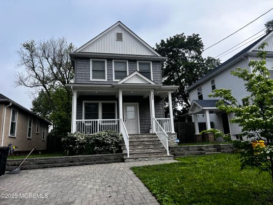 Exterior, Facade, Queen Anne Victorian