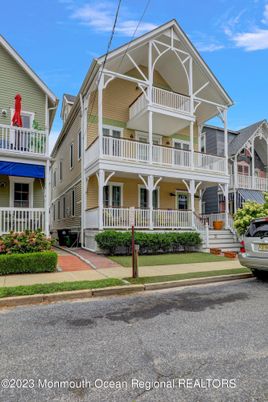 Exterior, Facade, Queen Anne Victorian
